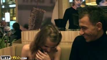 Adolescentă Rusă Excitată Abordată: Felatie, Ejaculare, Adânc în Gât, Mână