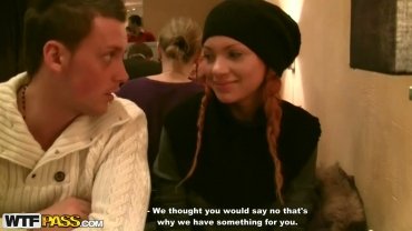 Strastne ruske dekleta končajo z dolgimi lasmi